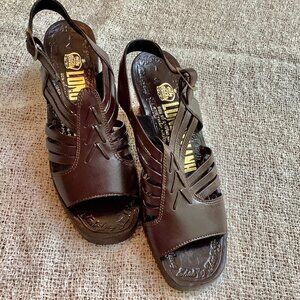 Sandal 2" Heel Brown Chunky Strap Sz 7  Long Thanh Cute Dressy Look